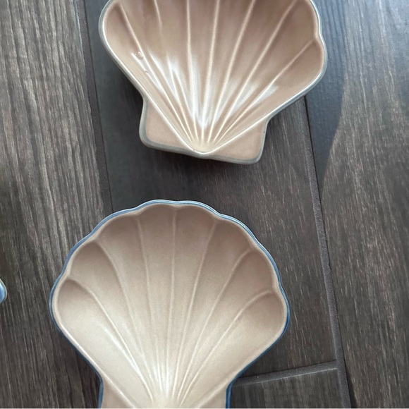 VTG Pfaltzgraff Yorktowne 242 USA Shell Bowls in Tan Set of 3 - Picture 2 of 5